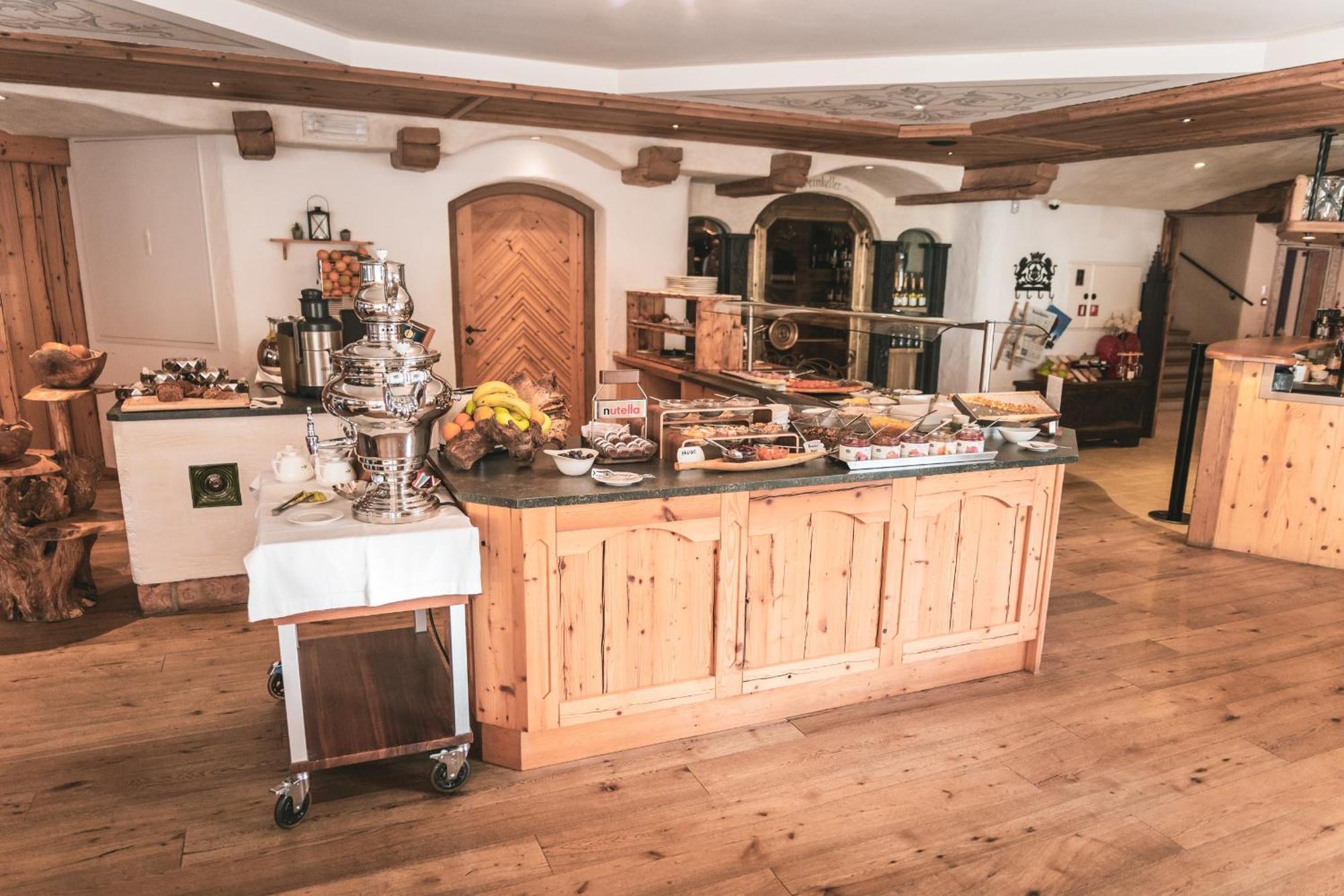 Dorfhotel Beludei Santa Cristina Val Gardena Екстер'єр фото